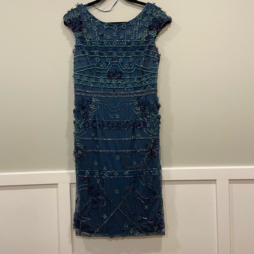 Beautiful Theia unaltered beaded 3D appliqué cocktail dress in blue.